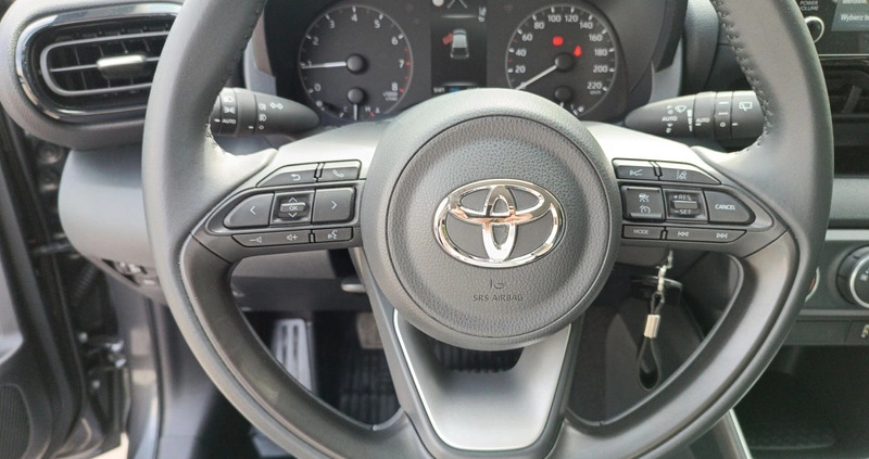 Toyota Yaris cena 75900 przebieg: 4584, rok produkcji 2023 z Szczawnica małe 211